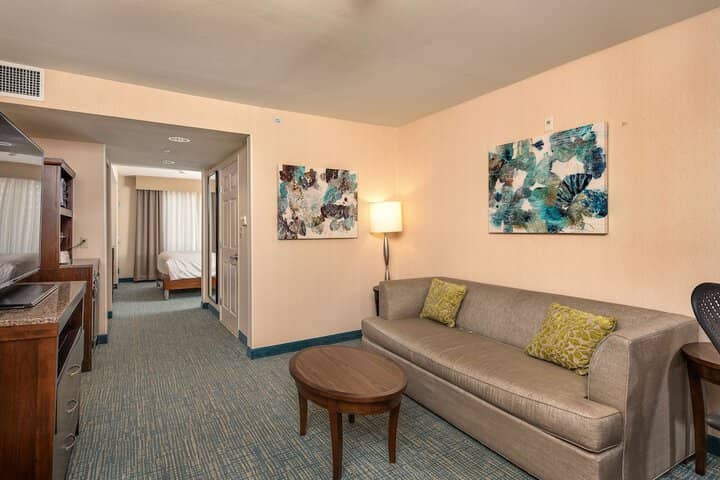 Room 13 of 28